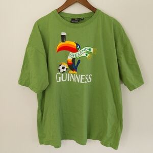 Guinness Crew Neck T Shirt Mens Size XXL Green Relaxed Fit Cotton Parrot Print
